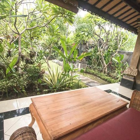 Trijaya Pensión Pemuteran Exterior foto