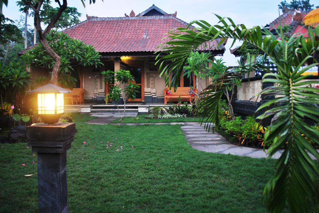 Trijaya Pensión Pemuteran Exterior foto