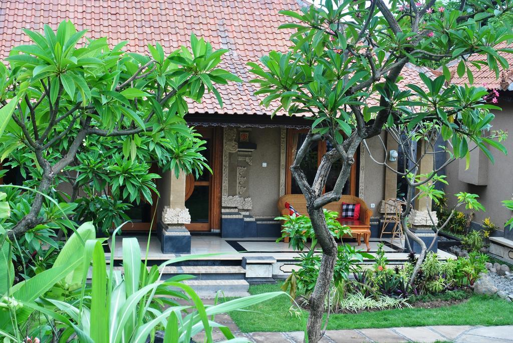 Trijaya Pensión Pemuteran Exterior foto