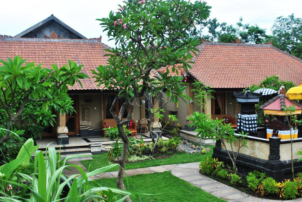 Trijaya Pensión Pemuteran Exterior foto