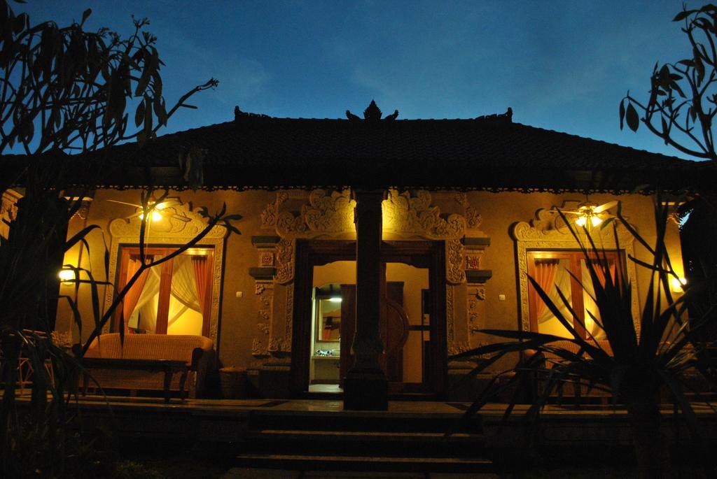 Trijaya Pensión Pemuteran Exterior foto