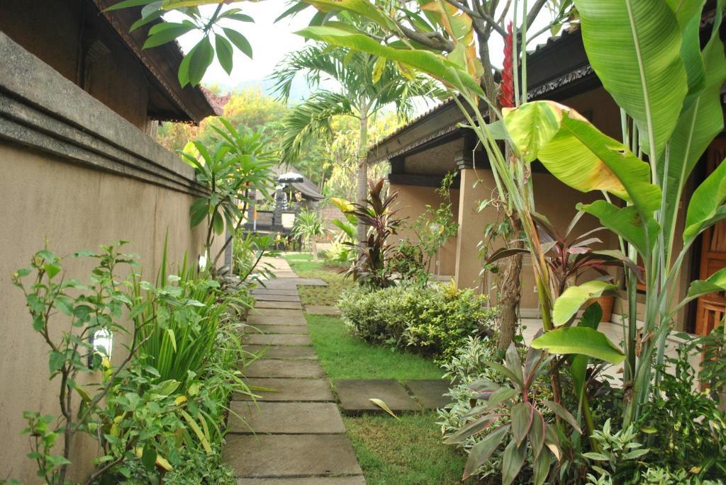 Trijaya Pensión Pemuteran Exterior foto